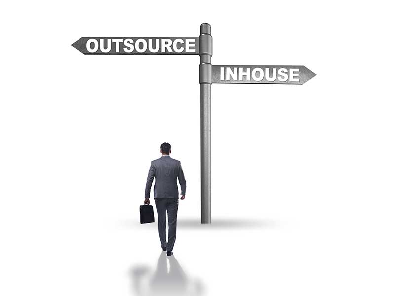 IT-oursourcing vs. inhouse IT | Comby